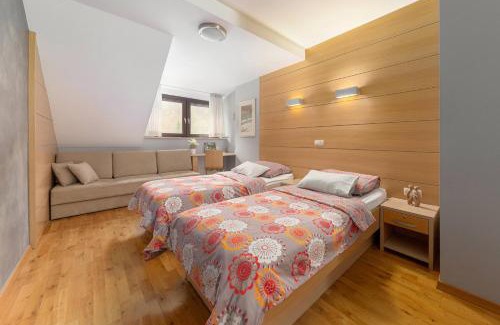 Hotavlje House | Gostilna Lipan
