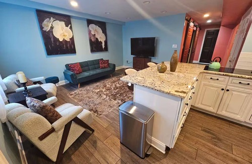 Ansley Park House | Gourmet Kitchen, Private Jacuzzi, Piedmont Park.