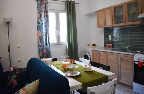 Archanes-Asterousia Apartment | Pirgos Colorful Studio, Sleeps 2, Parking WiFi Ac