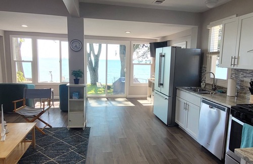 Fair Haven House | Graber's Lake Getaway- Clean and Beautiful! Great Work from home location!