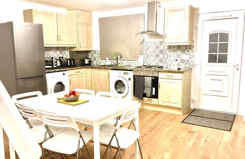 Ashford Apartment | Grace Apartments - Living Stone 1