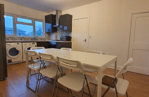 Ashford Apartment | Grace Apartments - Living Stone 2 Flat B