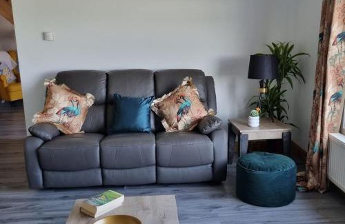 Carrickfergus House | Grace's Place with Hot Tub & Games Room