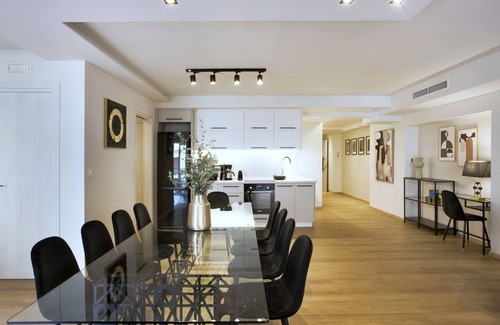 Thissio Apartment | Gracious Accessible 4Bd/5Ba Apartment in Ideal Location