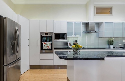 Maleny House | Gracious Spacious & Charming Queenslander, Walk into Maleny