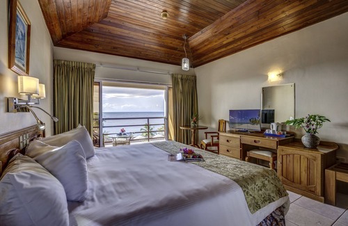 Black Rock Resort | Grafton Beach Resort