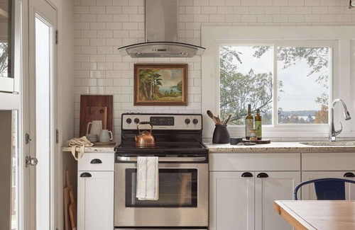 Waupoos House | Gran Roble - Charming Countryside Retreat