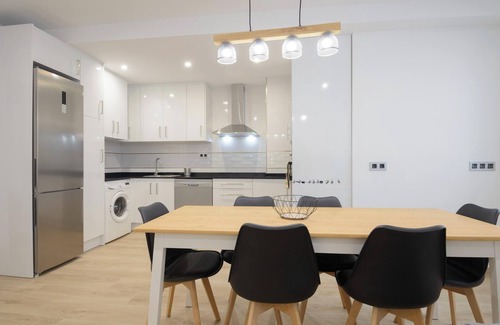 Plaza de Toros-Doctores-San Lazaro Apartment | Granada Materno - Four Bedroom Apartment, Sleeps 8