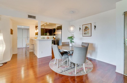 Granada Hills South Apartment | Granada Hills Condo with Community Pool and Workspace