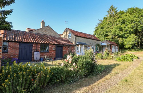 Ropsley House | GRANARY COTTAGE, pet friendly, character holiday cottage in Grantham