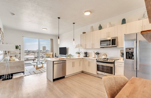 People's Freeway Apartment | Granary District Downtown SLC 1BR/1BA +CoWorking Space + Gym