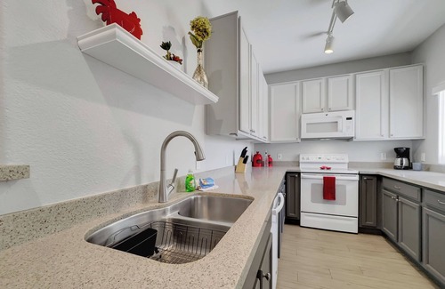 Superstition Lakes House | Grand 2nd Floor Condo, Heated Comm Pool, Golf Views!