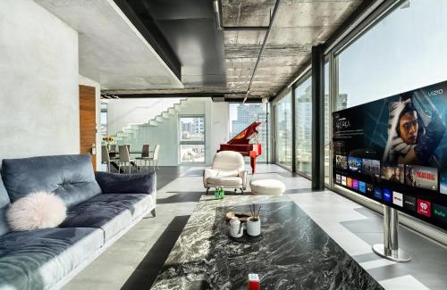 Tel Aviv Promenade Apartment | Grand 3BR Beachfront Apartment