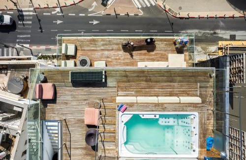 Tel Aviv Promenade Apartment | Grand 3BR Beachfront Apartment