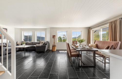Sogndal House | Grand and modern cabin