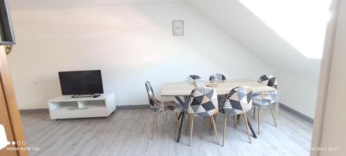 Denain Apartment | Grand appartement lumineux.