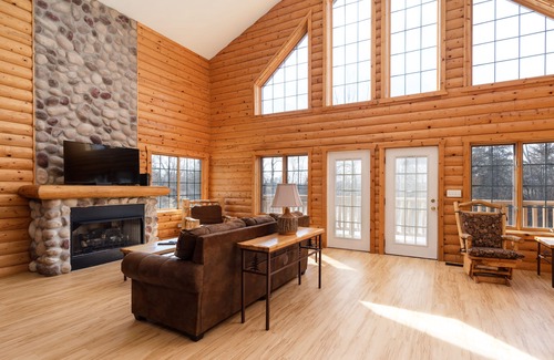 Oglesby Hotel | Grand Bear Resort at Starved Rock