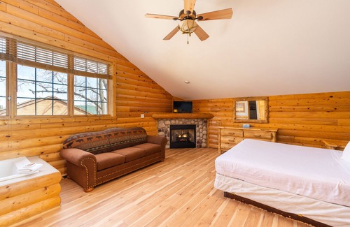 Oglesby Hotel | Grand Bear Resort at Starved Rock