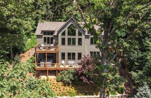 Nellysford House | Grand Chalet with Hot Tub - Near Wintergreen Resort