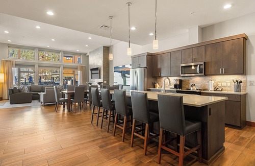 Boulder Ridge Condo | Grand Colorado on Peak 8 2 BD Colorado ski-in/out