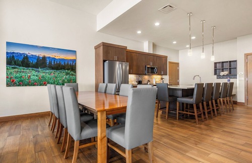 Boulder Ridge Condo | Grand Colorado on Peak 8 2 BD Colorado ski-in/out