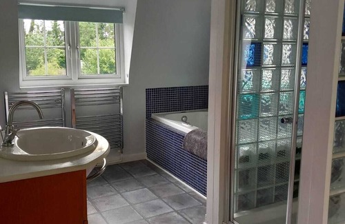 Denton Cabin | Grand Country Property with Hot Tub & Games Room.