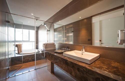 East District Hotel | Grand Crystal Hotel