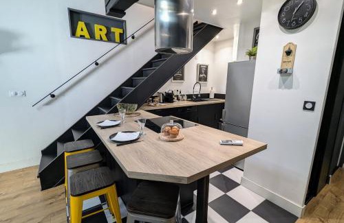 Saint-Cyprien Apartment | Grand duplex - Parking privé - Centre - Calme