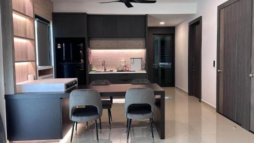 Lumut Villa | Grand’e La Villa Homestay