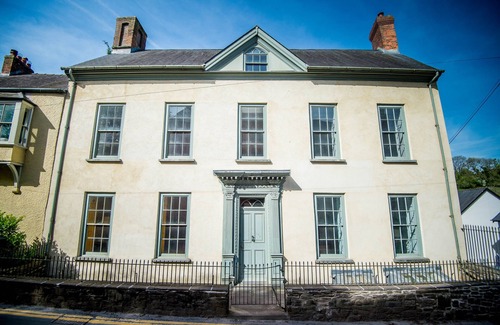 Laugharne Cottage | Grand Georgian House with Outdoor Heated Pool Centrally Located in Laugharne