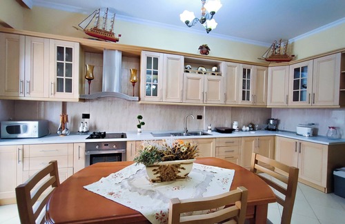 Vlore Villa | Grand Group Suite