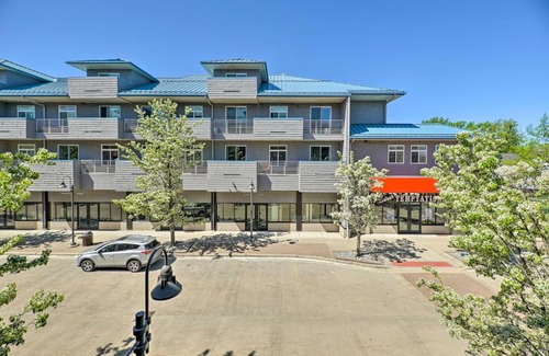 Grand Haven Apartment | Grand Haven Condo - Walk to Nearby Hot Spots!