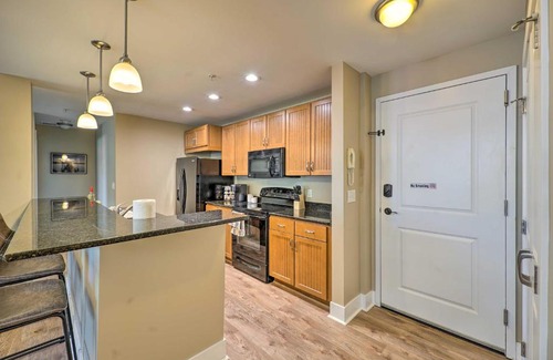 Grand Haven Apartment | Grand Haven Condo - Walk to Nearby Hot Spots!