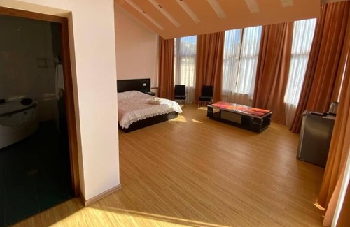 Nork-Marash Hotel | Grand Hills Hotel