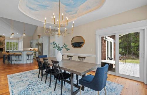 Hampstead House | Grand Home on 10 Acres in Surf City w/Private Pond!