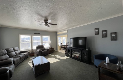 Trempealeau House | Grand home with views of the Mississippi!