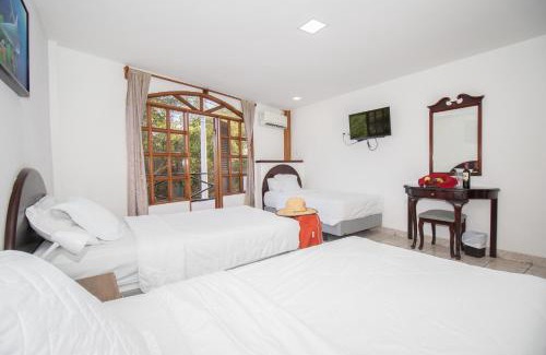 Bahia de la Academia Hotel | Grand Hotel Leon Marino Galapagos