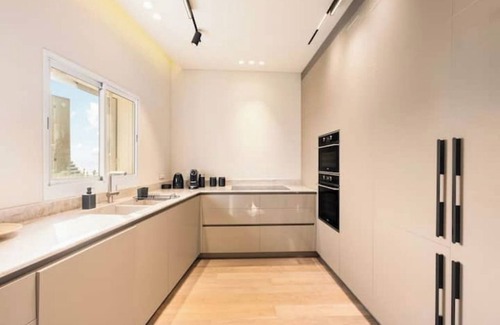 Tel Aviv Promenade Apartment | Grand Lapin Penthouse
