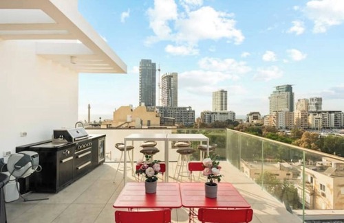 Tel Aviv Promenade Apartment | Grand Lapin Penthouse