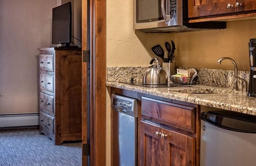 Breckenridge Apartment | Grand Lodge on Peak 7 Ski-In/Ski-Outn Studio Feb 8-15, 2025