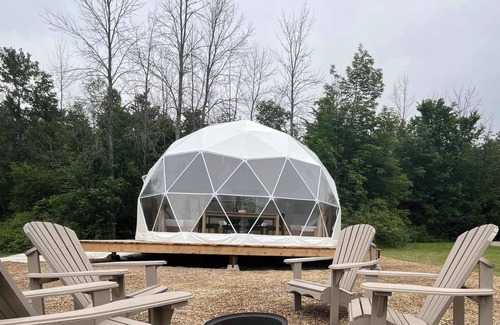 Miller Lake House | Grand Luxe Geodome Glamping with 2 Queen beds East