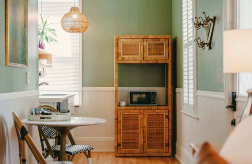 Historic Railroad District Apartment | Grand Luxe Suite with Jetted Tub