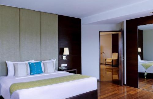 Sayajiganj Hotel | Grand Mercure Vadodara Surya Palace