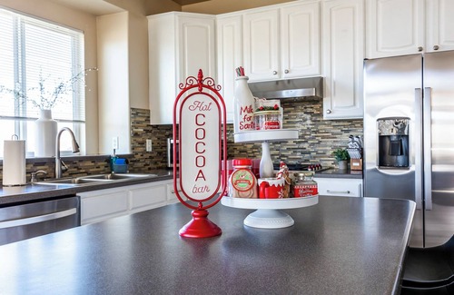 Heber House | Grand Mountain Retreat- Sleeps 28- Breathtaking Views, Pickleball courtn