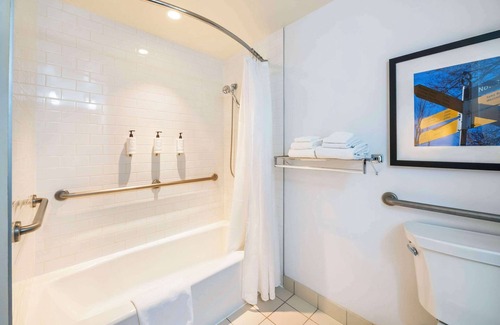 Richmond City Centre Hotel | Grand Park Hotel Vancouver Airport, an Ascend Collection Hotel