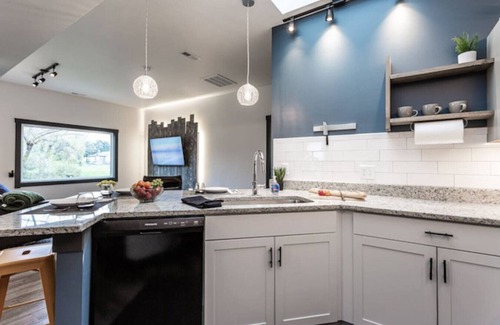 Westfield House | Grand Park Modern Cubby 2BR/3BED/1BA/patio
