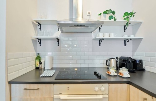 Lower Town Apartment | Grand Place Historic Retreat 2