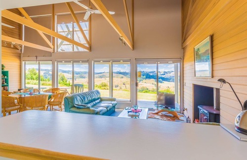 Hallston House | Grand Ridge Stay - Tarwin Valley