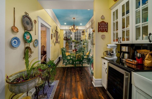 Gonzales House | GRAND VICTORIAN -STEP BACK IN TIME!!!