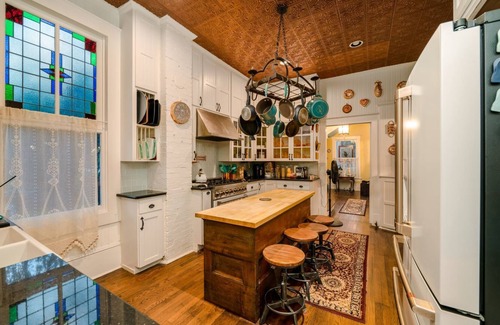 Gonzales House | GRAND VICTORIAN -STEP BACK IN TIME!!!